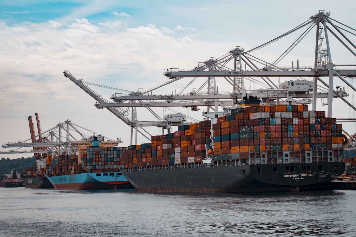 International maritime logistics